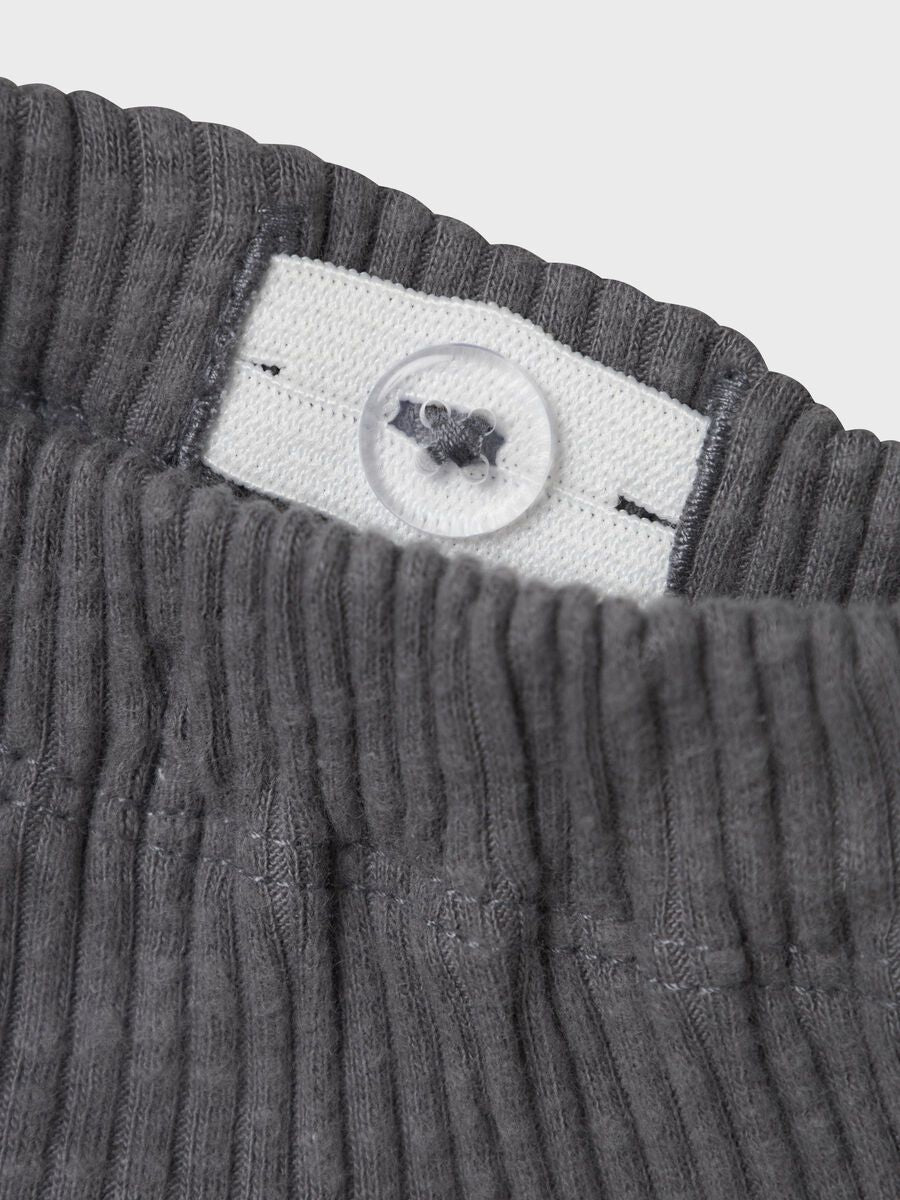 Beschreibung

Diese Jersey-Hose bietet Ihrem Kind Komfort und Bewegungsfreiheit dank des weichen, dehnbaren Materials – ideal für den Alltag und modische Looks.