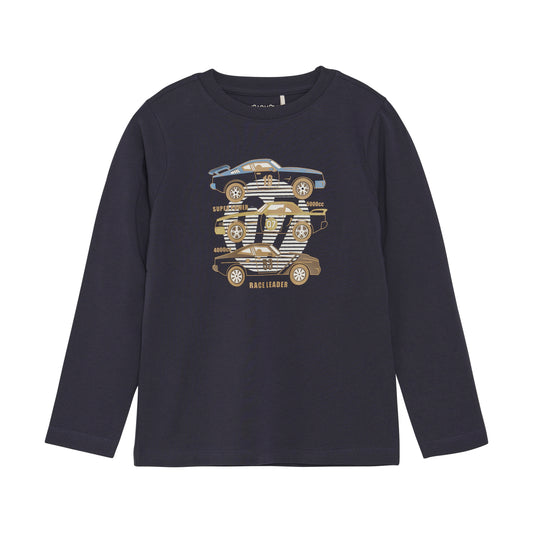 Dieses Langarmshirt von Minymo in Blau mit Auto-Aufdruck ist das perfekte Kleidungsstück für coole Jungs. Der Aufdruck sorgt für einen trendy Look und die langen Ärmel eignen sich ideal für kältere Tage. Dank hochwertiger Materialien ist es besonders langlebig und bequem zu tragen. Mit diesem Shirt wird dein Kind zum Blickfang.