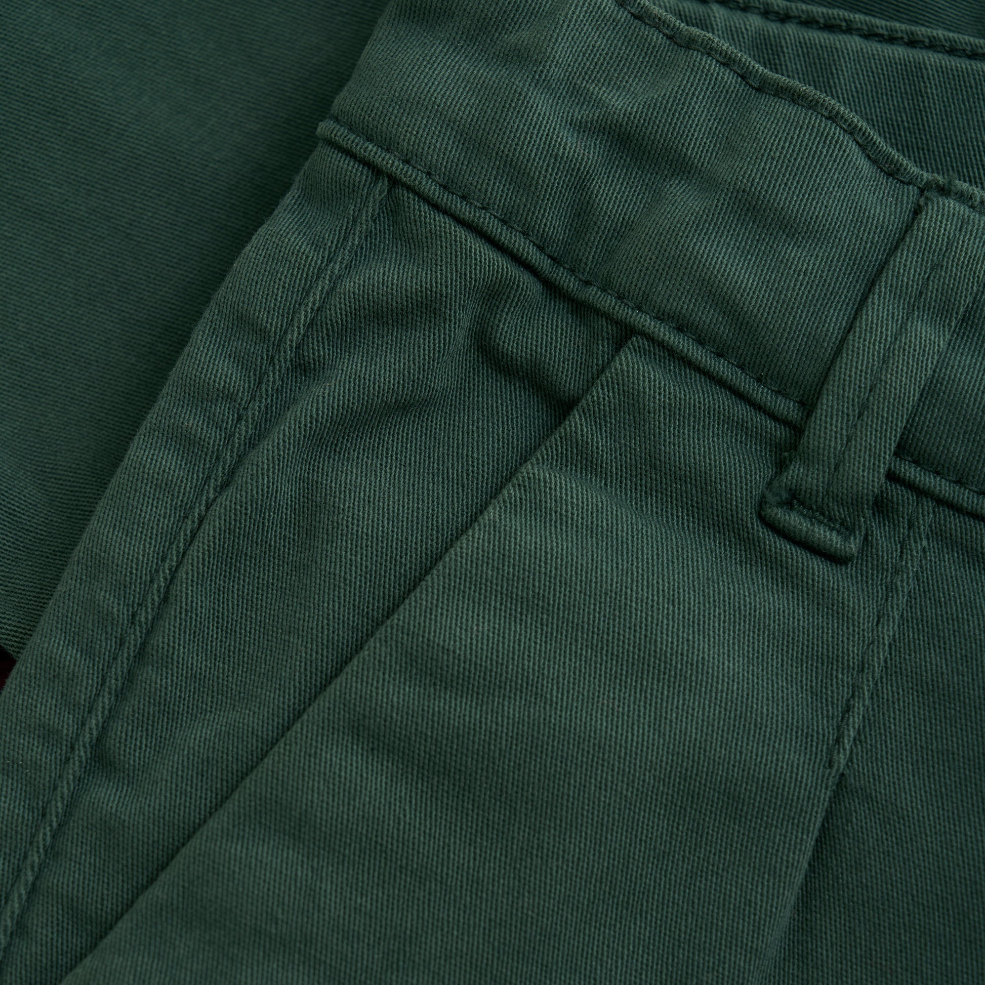 Für Kids, die immer auf Abenteuer aus sind! Die Hose Twill von Minymo ist perfekt für alle kleinen Entdecker. Mit hochwertigem Twill-Stoff und lässigem Schnitt bietet sie den ganzen Tag lang Komfort und Style.