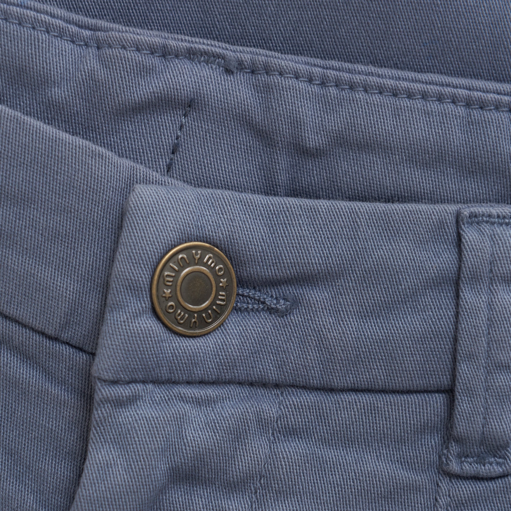 Diese blaue Hose von MINYMO bietet Komfort und Stil für jeden Tag.