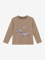 Dieses braune Langarmshirt von MINYMO besticht durch coole Fahrzeugmotive und sorgt für einen stylischen Auftritt.