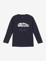 Dieses dunkelblaue Langarmshirt von MINYMO besticht durch ein funkelndes Paillettenmotiv in Form eines Polizeiautos und verleiht jedem Outfit einen einzigartigen Akzent.