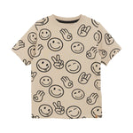 Dieses kurzärmelige T-Shirt von MINYMO besticht durch ein fröhliches Smiley-Motiv und sorgt für gute Laune im Alltag.