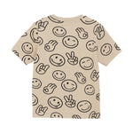 Dieses kurzärmelige T-Shirt von MINYMO besticht durch ein fröhliches Smiley-Motiv und sorgt für gute Laune im Alltag.