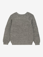 Der graue, angenehm warme und weiche Strickpullover von MINYMO ist die perfekte Wahl für die kalte Jahreszeit und besticht durch den stylischen Schriftzug „cool“.