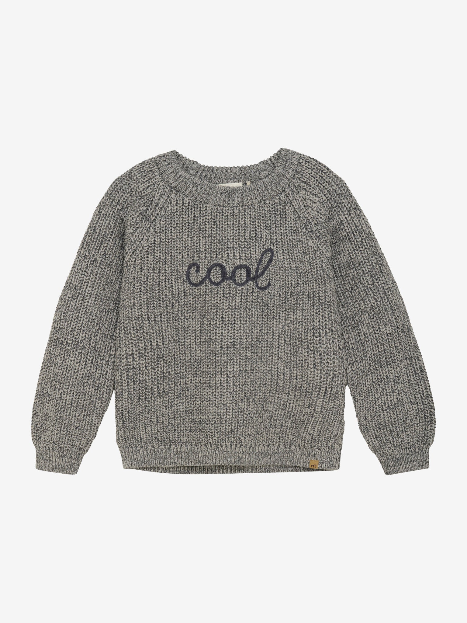 Der graue, angenehm warme und weiche Strickpullover von MINYMO ist die perfekte Wahl für die kalte Jahreszeit und besticht durch den stylischen Schriftzug „cool“.
