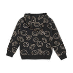 Dieses schwarze Sweatshirt mit Kapuze von MINYMO ist mit fröhlichen Smileys bedruckt und sorgt für gute Laune.