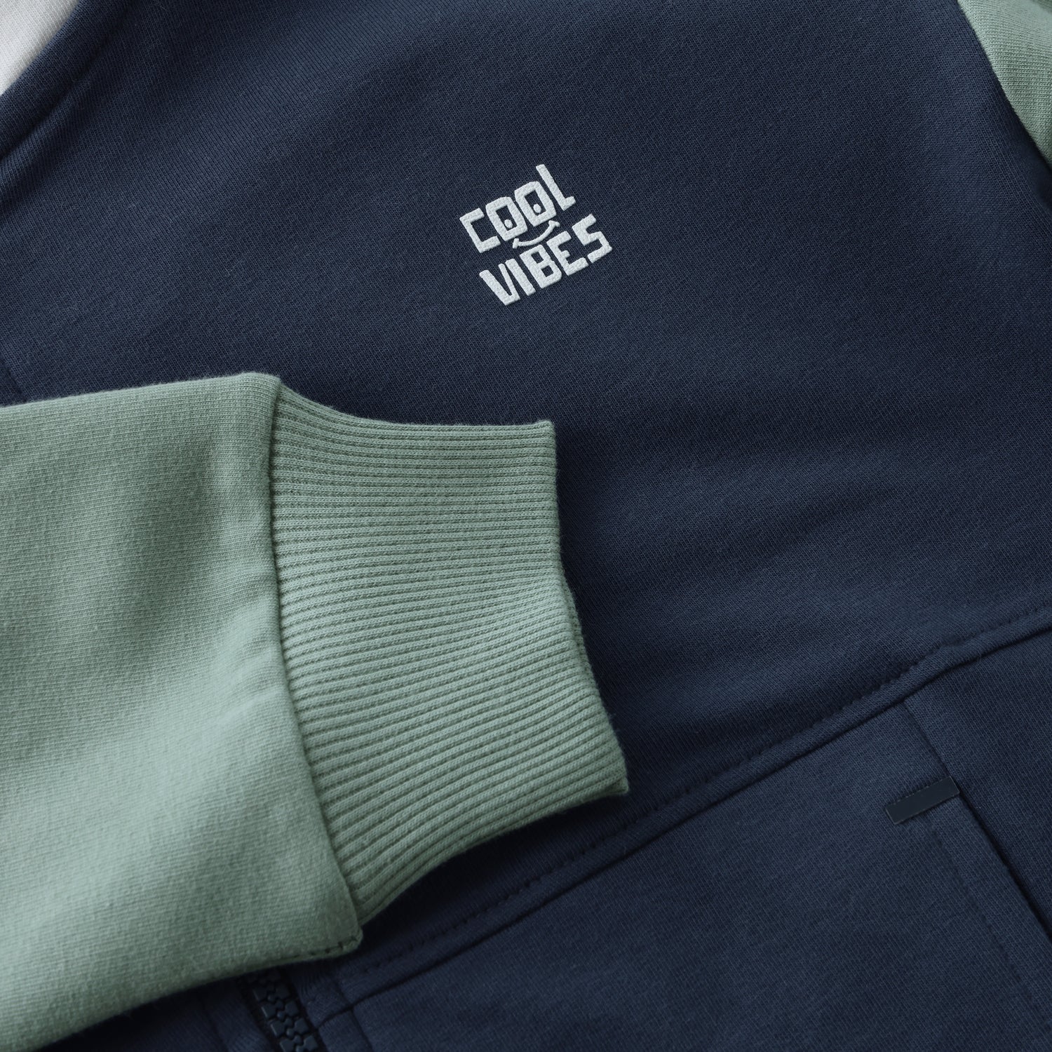 Schöner langarm Kapuzensweater von MINYMO.