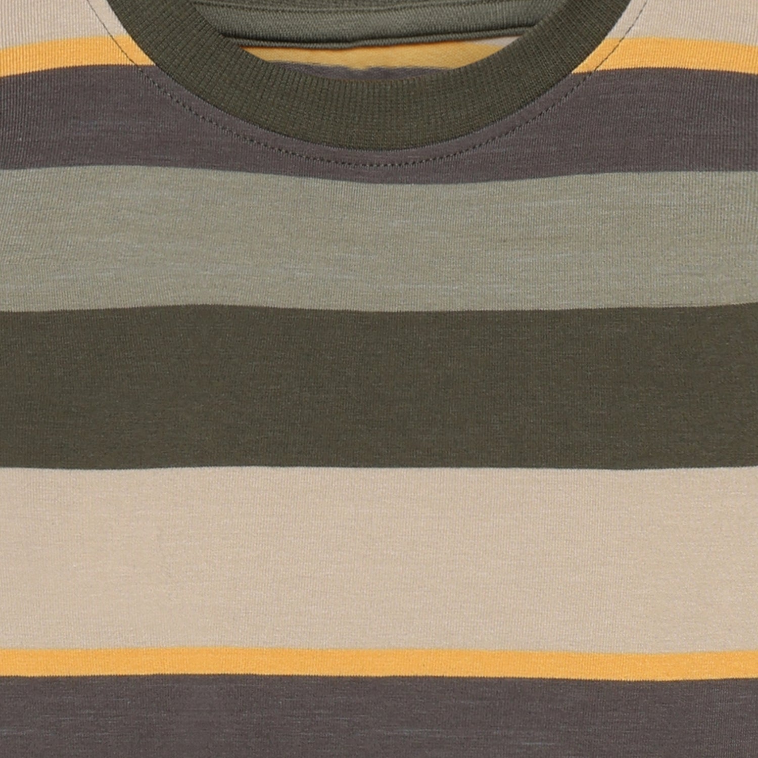 Ein hochwertiges Langarmshirt von Minymo aus einer angenehmen Baumwoll-Elastane-Mischung. Die Kombination aus 95% Baumwolle und 5% Elastane sorgt für optimalen Tragekomfort, Bewegungsfreiheit und Langlebigkeit. Perfekt für den Alltag – zeitlos, praktisch und zuverlässig.