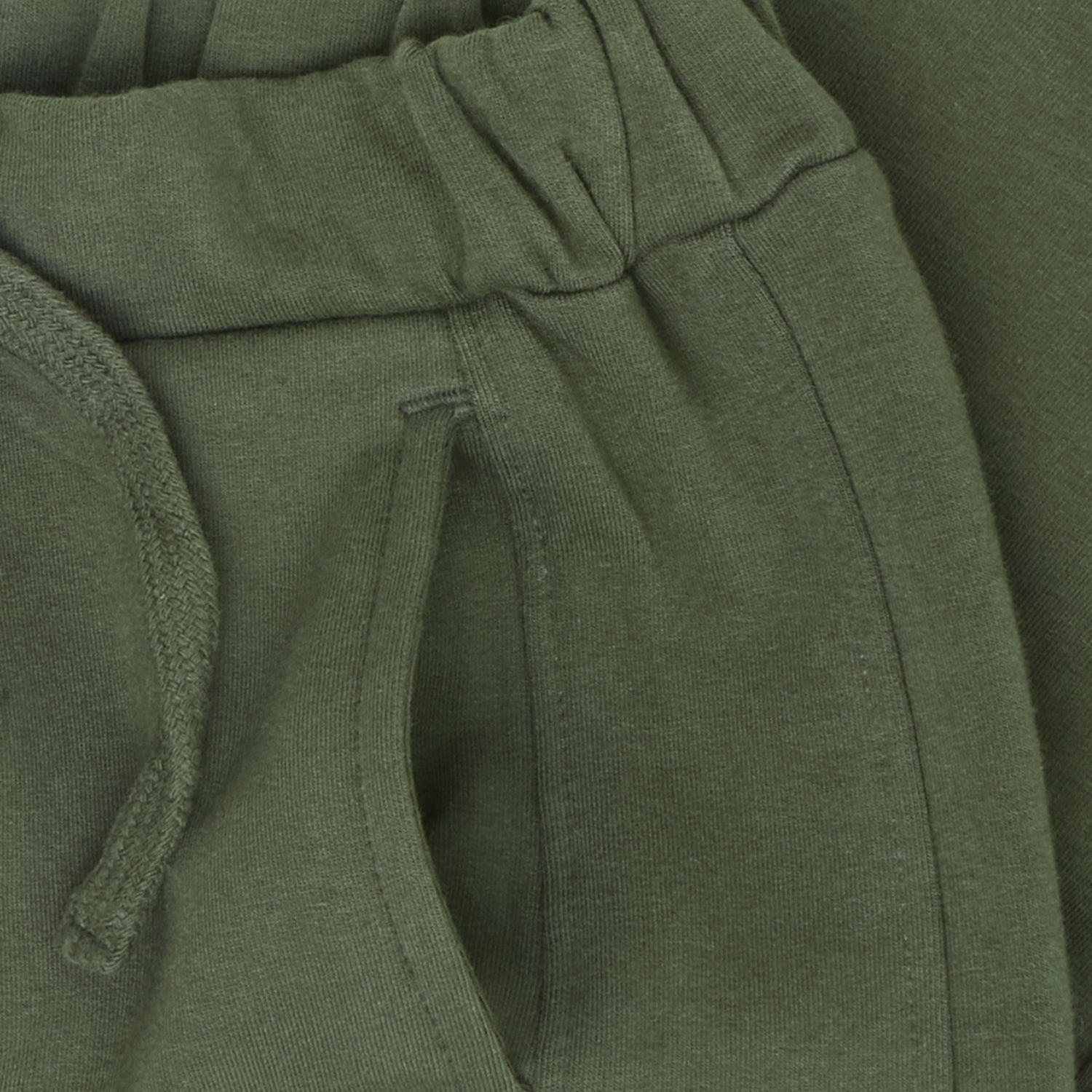 Bequeme grüne Sweatpants von Minymo aus hochwertiger Baumwollmischung mit Elasthananteil für optimale Bewegungsfreiheit und Tragekomfort.