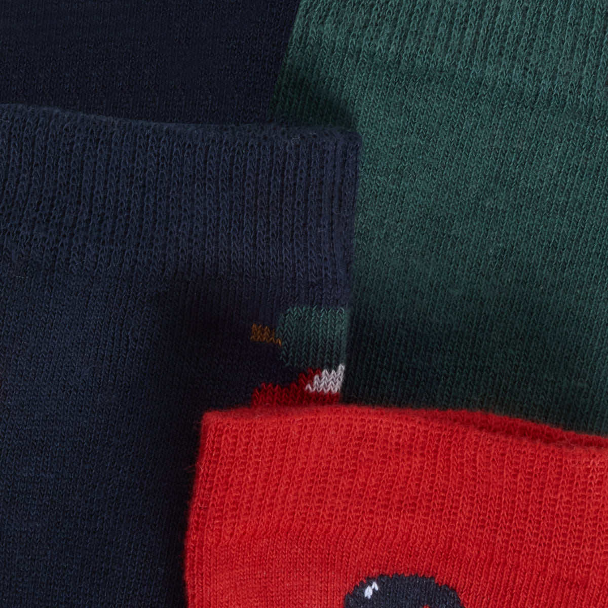 3er Pack Socken von Minymo mit verschiedenen weihnachtlichen Motiven. Hochwertige Verarbeitung aus 78% Baumwolle, 20% Polyamid und 2% Elastan für optimalen Komfort und Langlebigkeit.
