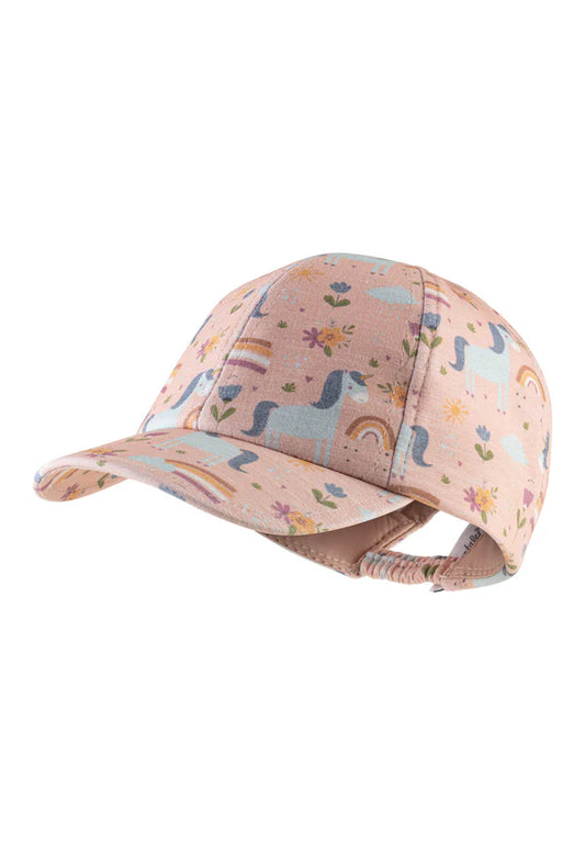 Die Basecap Einhörner überzeugt mit ihrem bunten Design und hochwertigem Materialmix aus Baumwolle, Elasthan und Polyester. Sie bietet dank UV-Schutz 50+ zuverlässigen Sonnenschutz und sitzt dank verstellbarem Gummiband bequem. OEKO-TEX zertifiziert, ist sie sicher und ideal für Alltag und Freizeit.
