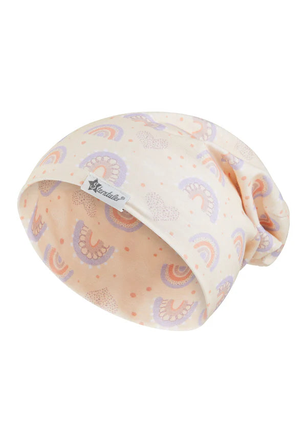 Die Beanie Regenbögen schützt mit UV-Schutz 50+ und bietet dank weichem Baumwoll-Elasthan-Mix hohen Tragekomfort. Das fröhliche Regenbogen-Design setzt einen schönen Akzent, während die zwei Tragevarianten für Flexibilität sorgen. OEKO-TEX zertifiziert, ist sie hautfreundlich und umweltbewusst hergestellt – perfekt für sonnige Tage im Freien.