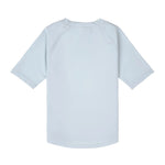 Das kurzärmelige Baby Badeshirt von Lässig mit UV-Schutz 60 in Blau schützt zuverlässig. Das atmungsaktive und schnelltrocknende Material sorgt für unbeschwerten Badespaß.