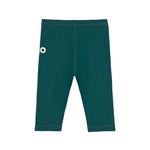 Die Kinder Beach Leggings von Lässig in Grün ist dank UV-Schutz 60 die perfekte Wahl für den Sommer. Das elastische, schnelltrocknende Material sorgt bei Kids für maximale Bewegungsfreiheit und unbeschwerten Badespaß.