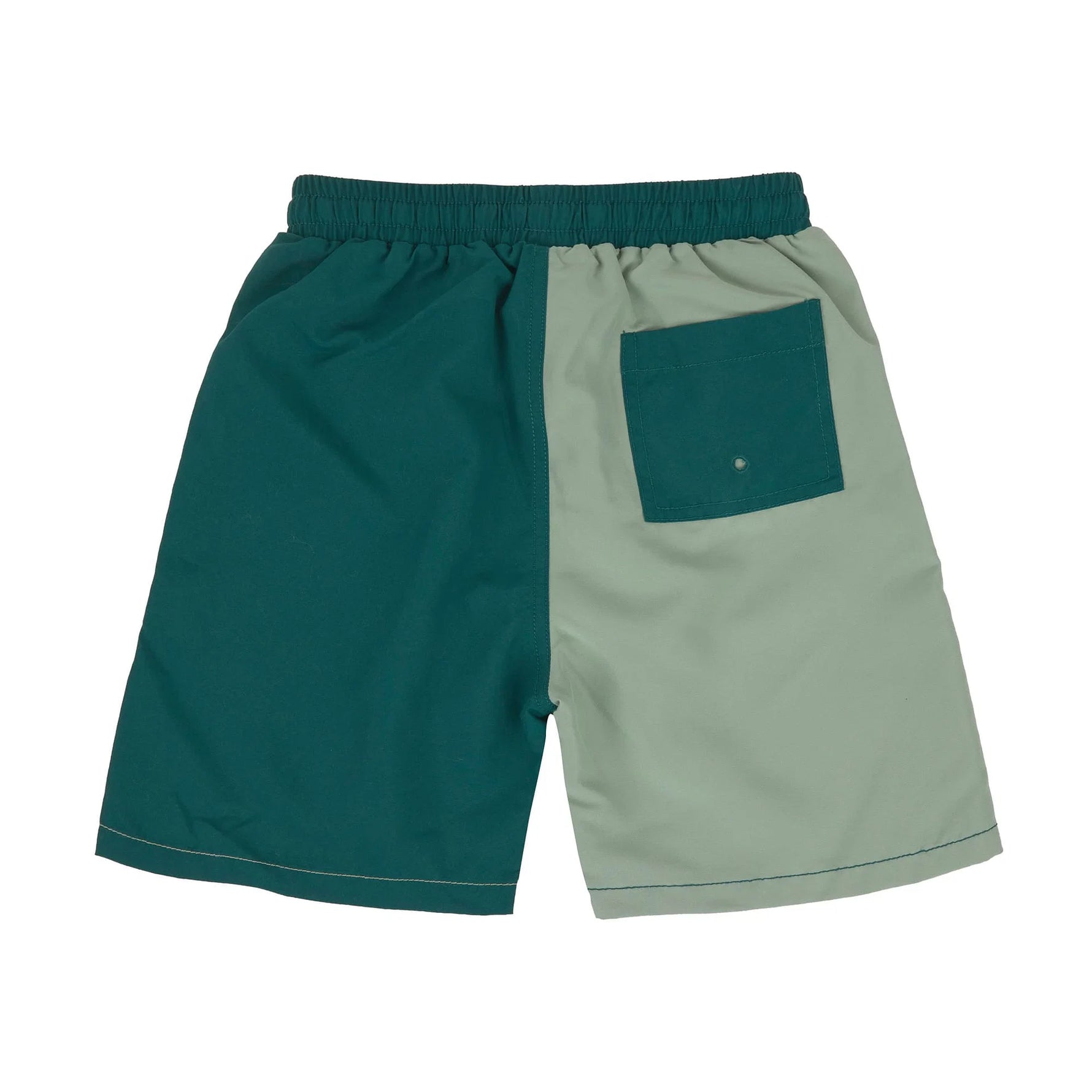 Die grüne UV Badehose von Lässig für Kinder (3 - 6 Jahre) mit UV Schutz 80 sorgt für einen stylishen Look auf dem Badeausflug. Der elastische Bund und der Kordelzug garantieren ein angenehmes Tragegefühl.