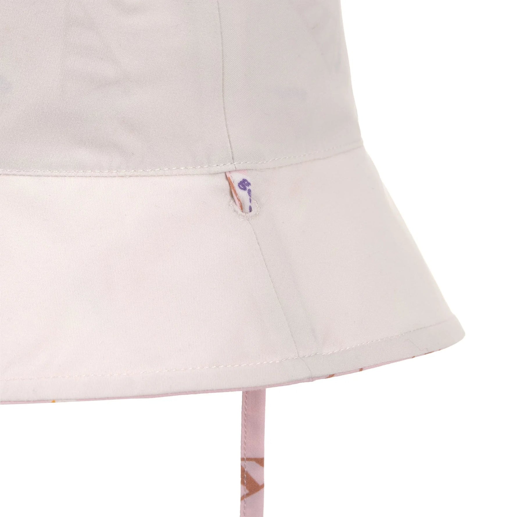 Beschreibung:

Der Kinder Sonnenhut in Rosa im Bucket Hat Style von Lässig schützt dank UV-Schutz 80 den Kopf, Nacken und die Augen von Babys und Kleinkindern. Der Sonnenhut ist wendbar, schnelltrocknend, atmungsaktiv und sorgt so für unbeschwerte Sommertage.&nbsp;