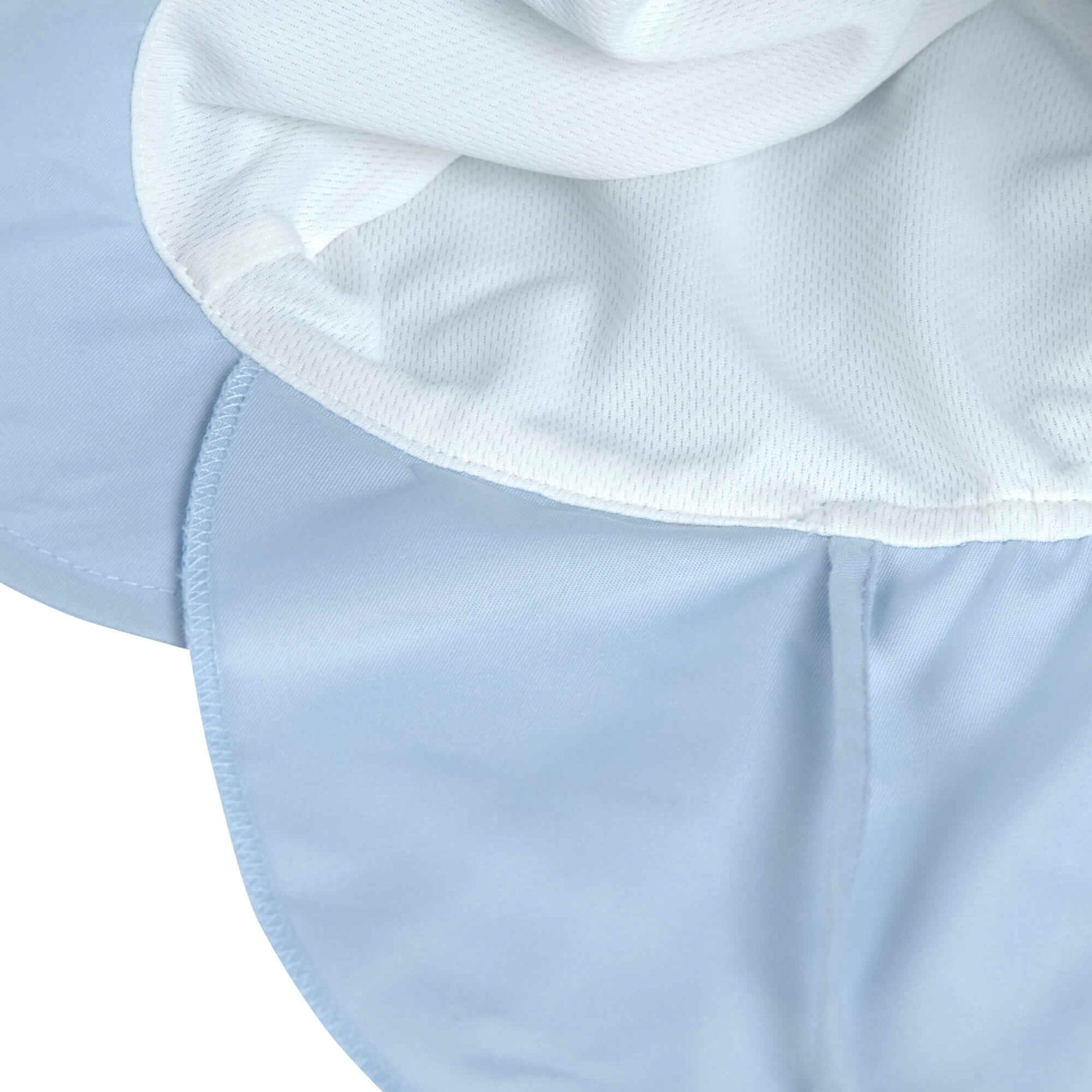 Diese blaue Schirmmütze von Lässig bietet zuverlässigen Sonnenschutz und kombiniert Funktionalität mit stilvollem Design.