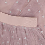Ein wunderschöner Tüllrock in zartem Rosa mit funkelnden Glitzerpunkten von Minymo. Das leichte, luftige Design ist perfekt für festliche Anlässe und besondere Momente. Der hochwertige Polyesterstoff sorgt für Komfort und Langlebigkeit. Ein zeitloses Lieblingsstück, das jedes Outfit zum Strahlen bringt.