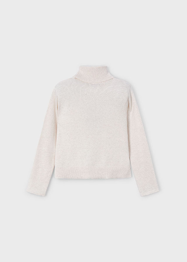 Entdecken Sie den weißen Rollkragenpullover von Mayoral – ein zeitloses Basic, das perfekt für stilbewusste Looks ist.