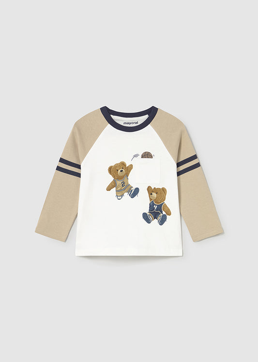 Dieses Langarmshirt von Mayoral besticht durch seine beigen Ärmel und die charmanten Bärenmotive – perfekt für stilbewusste Kinder.
