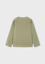 Dieses grüne Langarmshirt von Mayoral besticht durch ein spannendes Dinomotiv und ist perfekt für kleine Entdecker, die Stil und Komfort lieben.