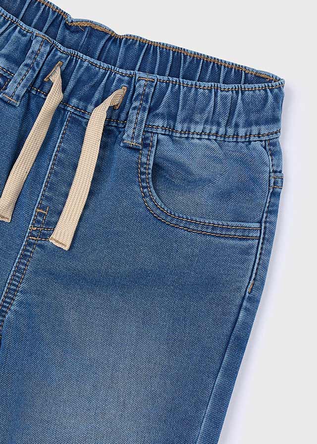 Leichte Jogger-Hose aus weichem, blauem Denim von Mayoral – perfekt für komfortable und stylische Freizeitlooks.