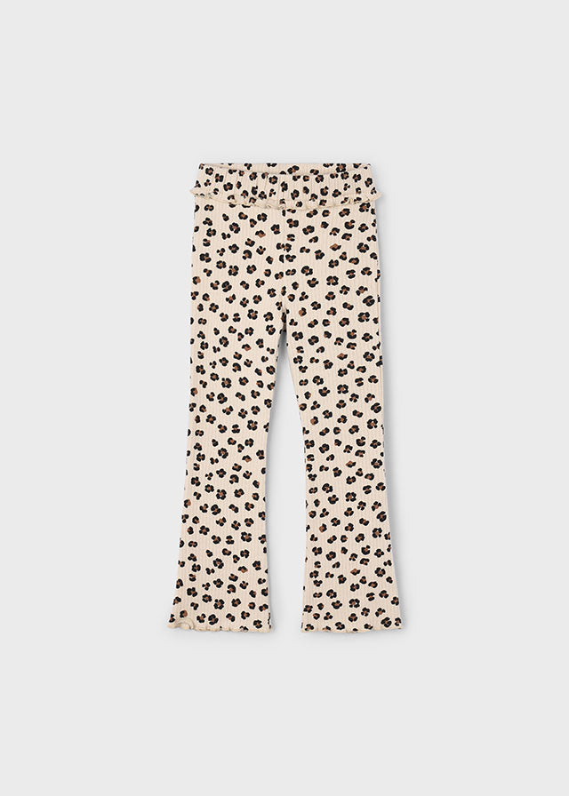 Diese Flare-Leggings von Mayoral begeistern mit einem stylischen Leopardenmuster und verleihen jedem Outfit eine trendbewusste Note.