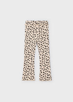 Diese Flare-Leggings von Mayoral begeistern mit einem stylischen Leopardenmuster und verleihen jedem Outfit eine trendbewusste Note.