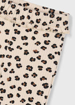 Diese Flare-Leggings von Mayoral begeistern mit einem stylischen Leopardenmuster und verleihen jedem Outfit eine trendbewusste Note.