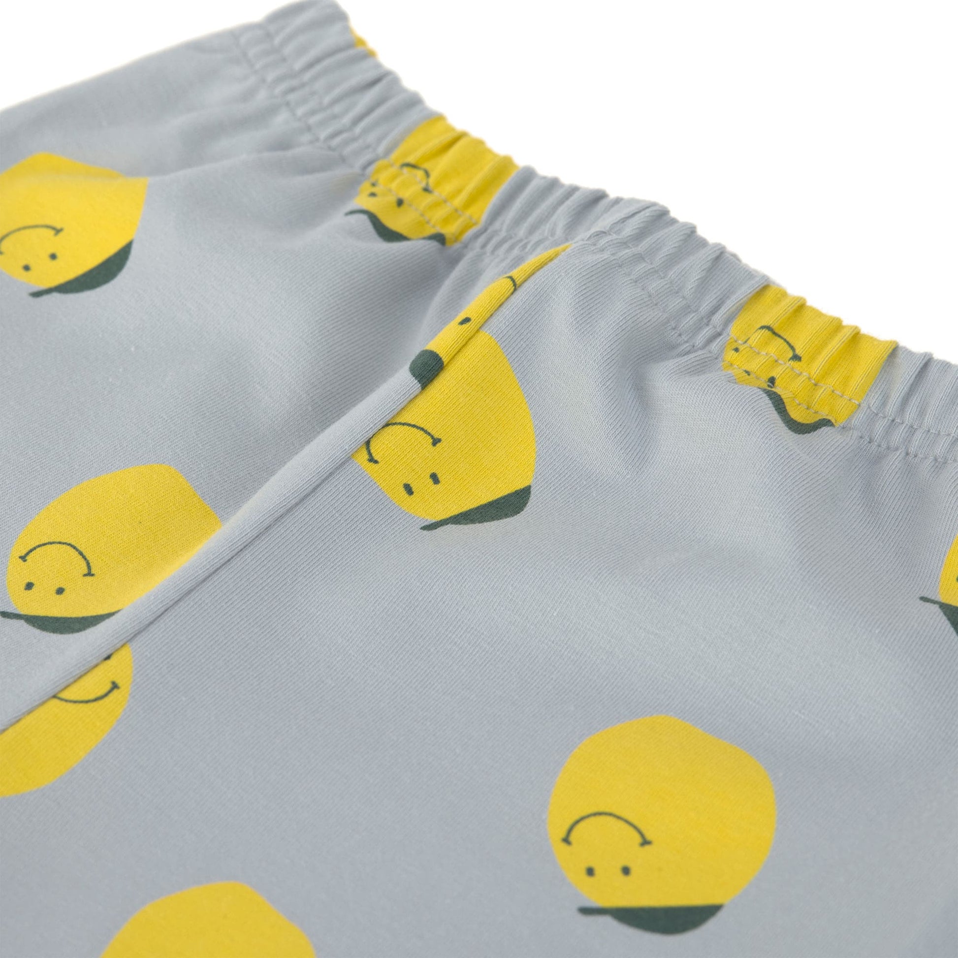 Diese hellblauen Leggings von Lässig zeichnen sich durch ein frisches Zitronenmuster aus und bieten angenehmen Tragekomfort dank hochwertigem Material.