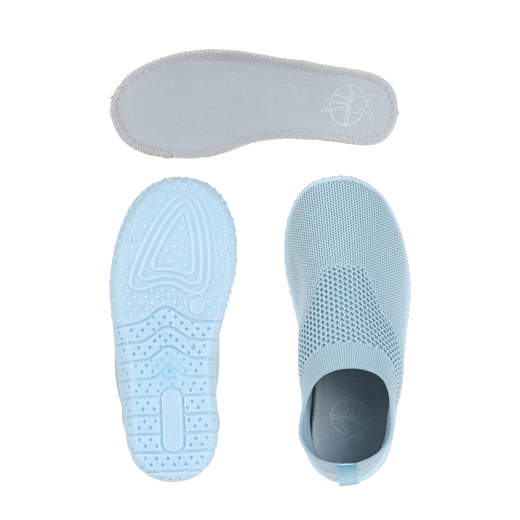 Die Kinder Sneaker von Lässig in Blau sind leicht, atmungsaktiv und schnelltrocknend. Ihre flexible Antirutsch-Sohle und die anschmiegsame Passform sorgen für einen optimalen Halt. So sind die Kinderschuhe ideal für den Spielplatz, die Kita oder den Badeausflug.