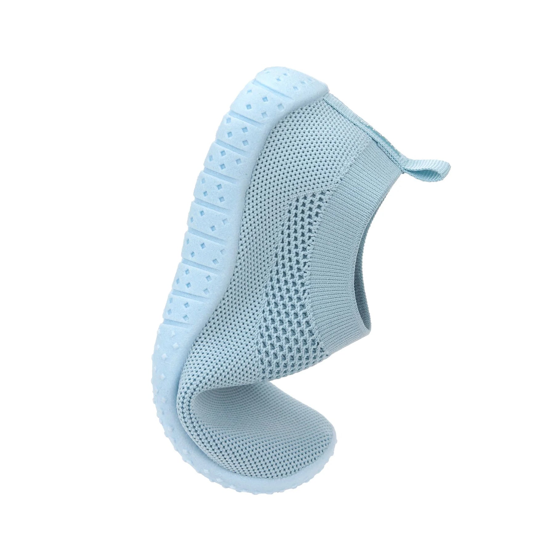Die Kinder Sneaker von Lässig in Blau sind leicht, atmungsaktiv und schnelltrocknend. Ihre flexible Antirutsch-Sohle und die anschmiegsame Passform sorgen für einen optimalen Halt. So sind die Kinderschuhe ideal für den Spielplatz, die Kita oder den Badeausflug.