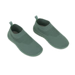 Die Kinder Sneaker von Lässig in Grün sind leicht, atmungsaktiv und schnelltrocknend. Ihre flexible Antirutsch-Sohle und die anschmiegsame Passform sorgen für einen optimalen Halt. So sind die Kinderschuhe ideal für den Spielplatz, die Kita oder den Badeausflug
