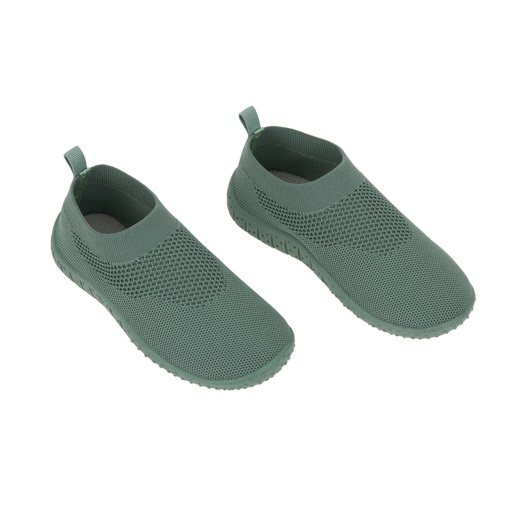 Die Kinder Sneaker von Lässig in Grün sind leicht, atmungsaktiv und schnelltrocknend. Ihre flexible Antirutsch-Sohle und die anschmiegsame Passform sorgen für einen optimalen Halt. So sind die Kinderschuhe ideal für den Spielplatz, die Kita oder den Badeausflug