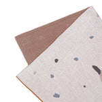 Die hochwertige, beidseitig verwendbare Babydecke von Lässig (75 x 100 cm) ist ein tolles Accessoire. Sie eignet sich zum Zudecken, Unterlegen oder am wichtigsten – zum Kuscheln! Die Decke ist aus Bio-Baumwolle.
