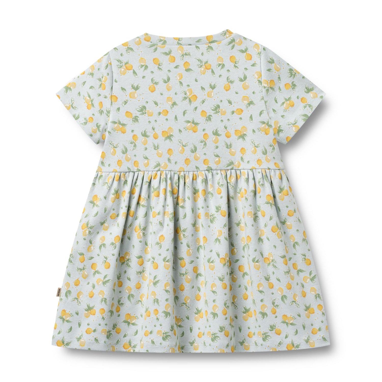 Weiches Jersey-Kleid mit frischem Zitronendruck – perfekt für warme Tage. Das Anna Kleid in Kurzarm besticht durch seinen verspielten WHEAT-Farbton und die angenehme Tragekomfort. Aus 100% Bio-Baumwolle gefertigt, bietet es Atmungsaktivität und Hautfreundlichkeit. Ein vielseitiges Lieblingsstück für Freizeit und entspannte Momente.