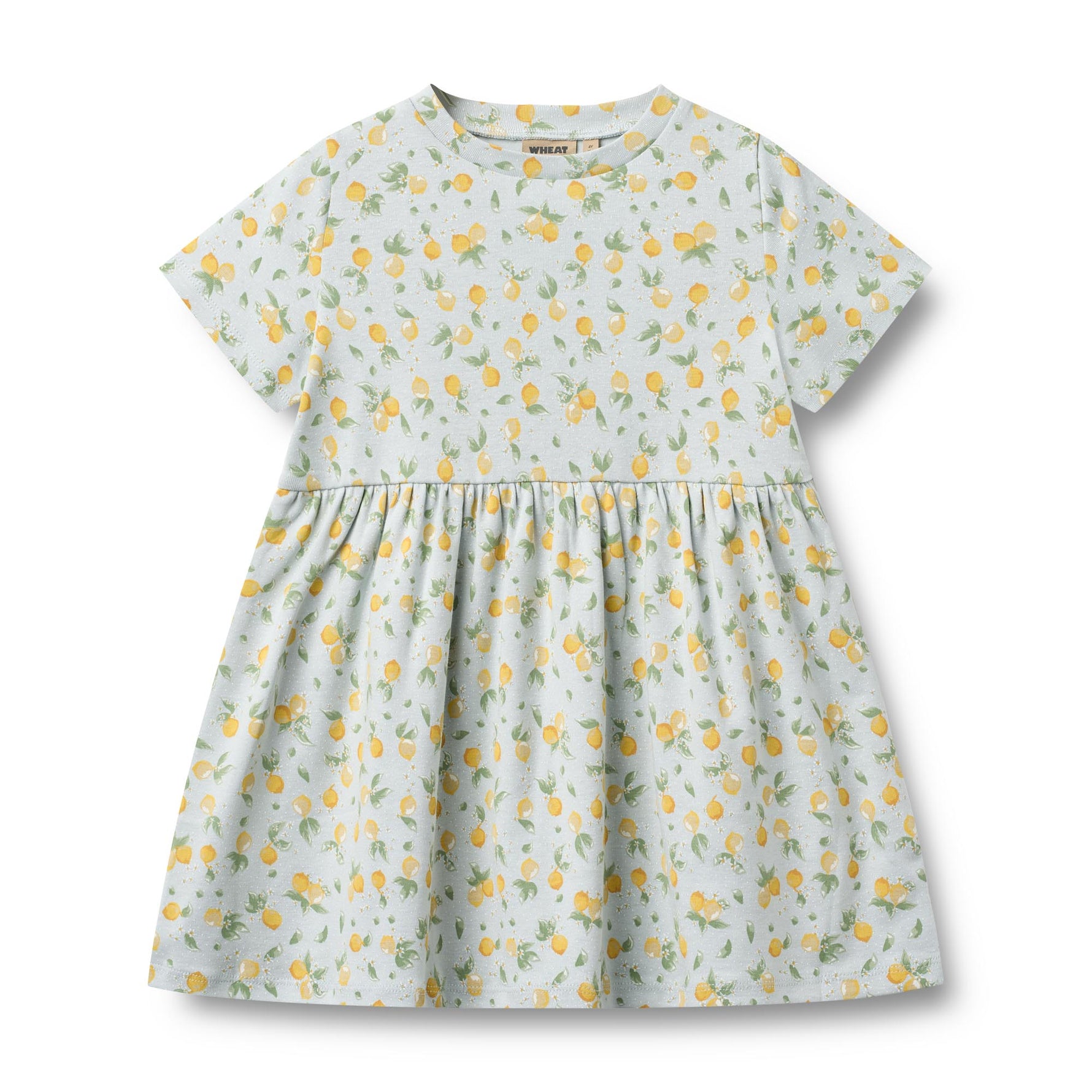 Weiches Jersey-Kleid mit frischem Zitronendruck – perfekt für warme Tage. Das Anna Kleid in Kurzarm besticht durch seinen verspielten WHEAT-Farbton und die angenehme Tragekomfort. Aus 100% Bio-Baumwolle gefertigt, bietet es Atmungsaktivität und Hautfreundlichkeit. Ein vielseitiges Lieblingsstück für Freizeit und entspannte Momente.