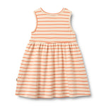 Weiches Jersey-Kleid Martha aus 100% Bio-Baumwolle mit klassischem Streifenmuster in Wheat-Tönen. Das luftige Design sitzt angenehm und eignet sich perfekt für entspannte Tage. Die hochwertige Bio-Baumwolle ist hautfreundlich und nachhaltig – ideal für einen natürlichen, mühelosen Look.