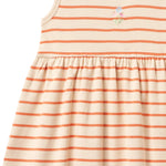 Weiches Jersey-Kleid Martha aus 100% Bio-Baumwolle mit klassischem Streifenmuster in Wheat-Tönen. Das luftige Design sitzt angenehm und eignet sich perfekt für entspannte Tage. Die hochwertige Bio-Baumwolle ist hautfreundlich und nachhaltig – ideal für einen natürlichen, mühelosen Look.