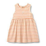 Weiches Jersey-Kleid Martha aus 100% Bio-Baumwolle mit klassischem Streifenmuster in Wheat-Tönen. Das luftige Design sitzt angenehm und eignet sich perfekt für entspannte Tage. Die hochwertige Bio-Baumwolle ist hautfreundlich und nachhaltig – ideal für einen natürlichen, mühelosen Look.