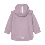 Diese Regenjacke von MINYMO präsentiert sich in einem eleganten Lilaton und bietet zuverlässigen Schutz bei nassem Wetter.