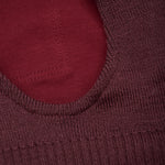 Diese dunkelrote Strickhaube von MINYMO bietet angenehmen Schutz und Wärme an kalten Tagen.