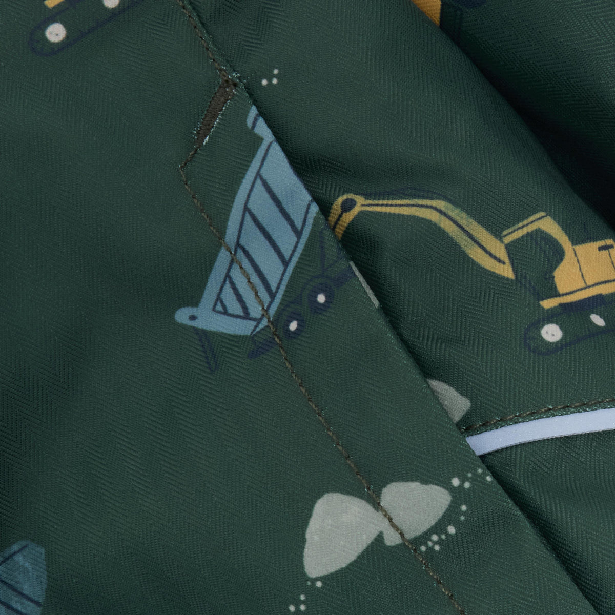 Warme Winterjacke mit verspieltem All-Over-Dino-Print – perfekt für kleine Abenteurer. Die leichte Polyesterjacke bietet Schutz vor Kälte und Wind, während das bunte Design Kinderaugen zum Leuchten bringt. Ideal für Herbst und Winter.
