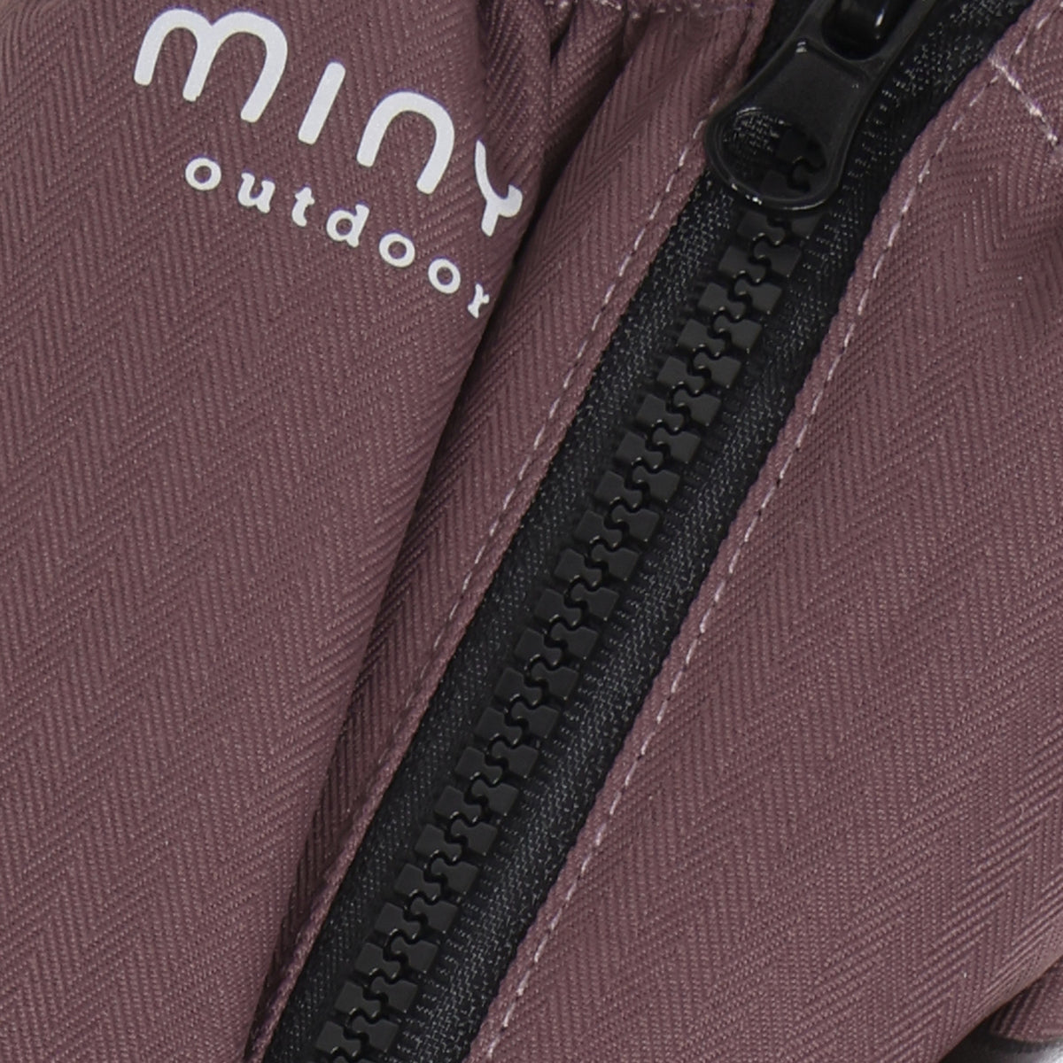 Warme Fäustlinge von Minymo für kalte Wintertage – aus robustem Polyester-Mix mit praktischem Polyurethan-Anteil für extra Haltbarkeit und Wetterschutz.