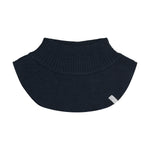 Ein wärmender Neckwarmer in klassischem Dunkelblau von Minymo Knit – perfekt für kalte Tage. Die hochwertige Mischung aus 50% Wolle und 50% Acryl bietet optimalen Tragekomfort und Langlebigkeit. Ideal zum Kombinieren mit verschiedenen Outfits.