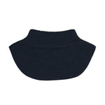 Ein wärmender Neckwarmer in klassischem Dunkelblau von Minymo Knit – perfekt für kalte Tage. Die hochwertige Mischung aus 50% Wolle und 50% Acryl bietet optimalen Tragekomfort und Langlebigkeit. Ideal zum Kombinieren mit verschiedenen Outfits.