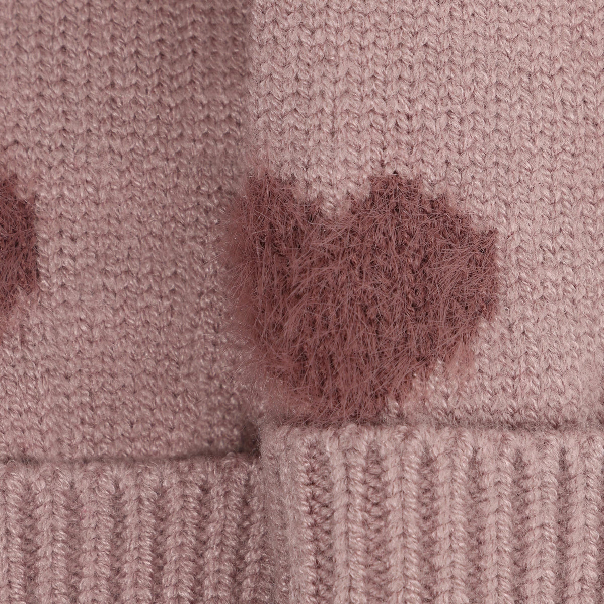 Rosa Fäustlinge mit niedlichen Herzmotiven von Minymo – kuschelig weich und perfekt für kleine Hände. Aus hochwertiger Materialmischung aus Viscose, Polyester und Nylon gefertigt.