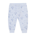 Die gerippte Hose von Enfant besticht durch ihr charmantes Muster in einem sanften Hellblau und verleiht jedem Outfit eine frische, stilvolle Note.