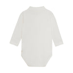 Dieser weiße Langarm-Body im Polo-Stil von Enfant vereint Komfort und Stil perfekt für Ihr Baby.